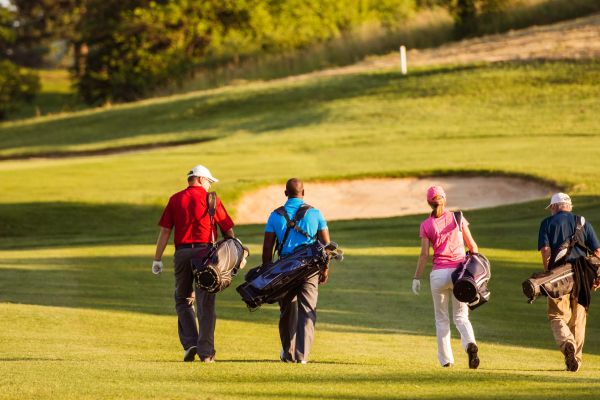 Rory McIlroy a fait un as à Travelers. Voici pourquoi il a jeté le ballon